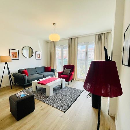 4 Llullat - City Center Apartment Prishtine Bagian luar foto