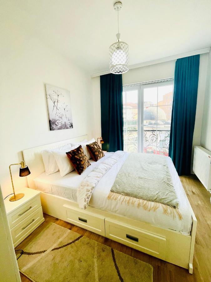 4 Llullat - City Center Apartment Prishtine Bagian luar foto