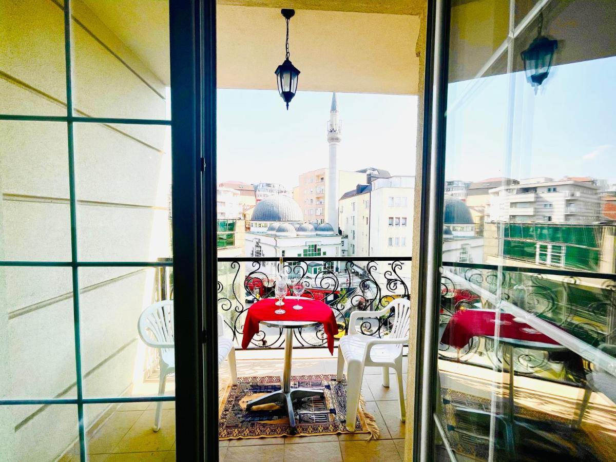 4 Llullat - City Center Apartment Prishtine Bagian luar foto