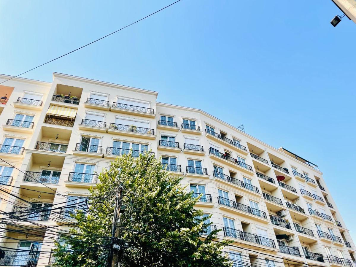 4 Llullat - City Center Apartment Prishtine Bagian luar foto