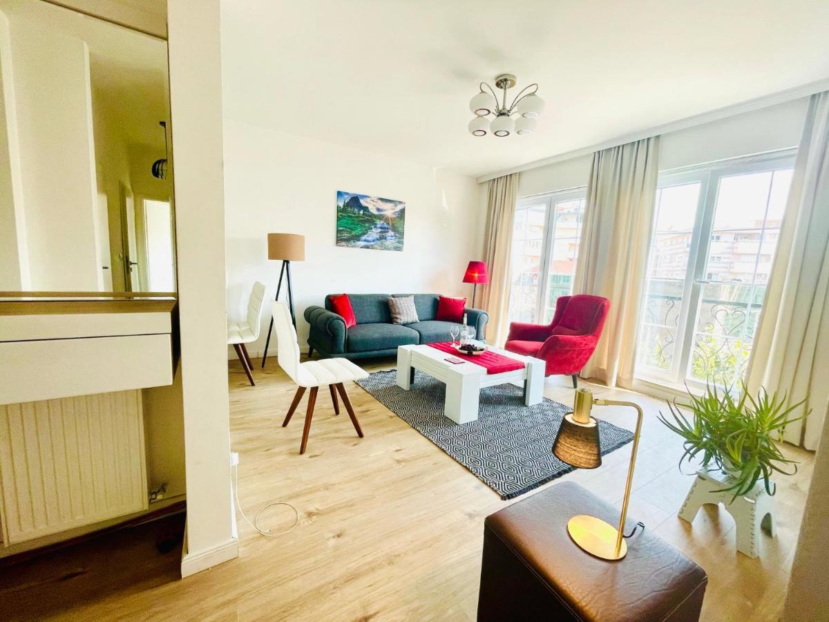 4 Llullat - City Center Apartment Prishtine Bagian luar foto