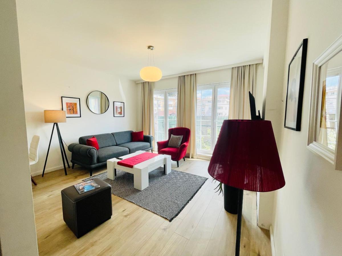 4 Llullat - City Center Apartment Prishtine Bagian luar foto