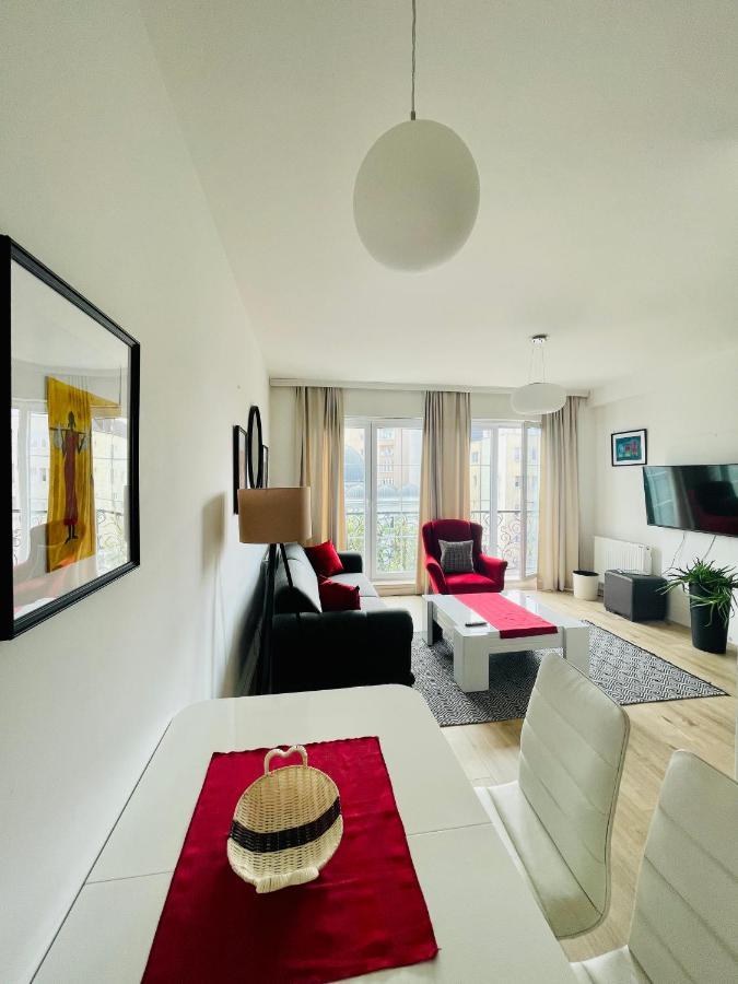 4 Llullat - City Center Apartment Prishtine Bagian luar foto