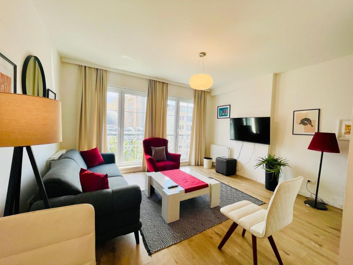 4 Llullat - City Center Apartment Prishtine Bagian luar foto